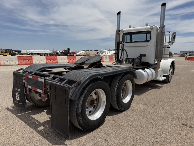 2009-peterbilt-388-image-6