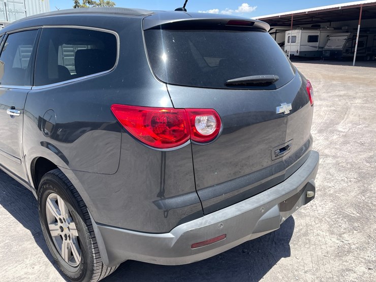 2011-chevrolet-traverse-image-32