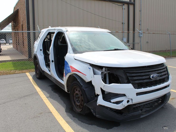 2016-ford-explorer-image-1