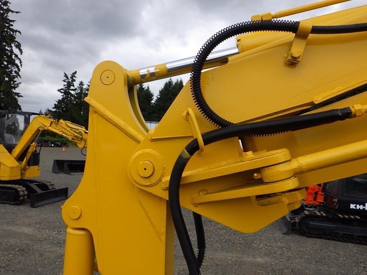 komatsu-pc28uu-image-15