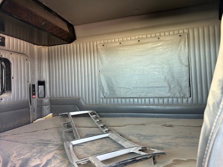2013-kenworth-t800-image-10