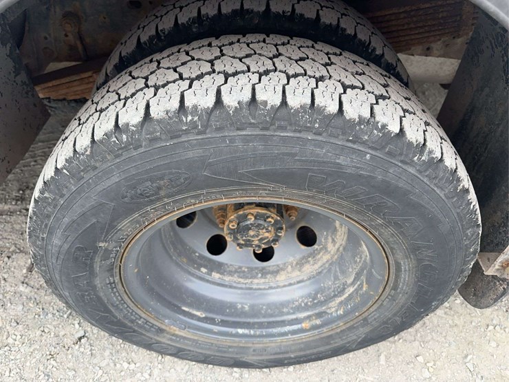 2004-ford-e450-image-10