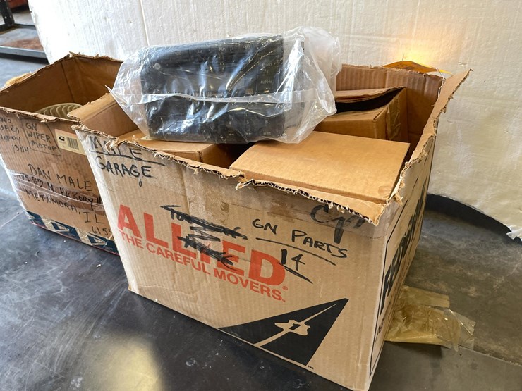 #5415-•-lot-of-newer-car-parts,-some-new-(las-cruces,-nm)-image-13