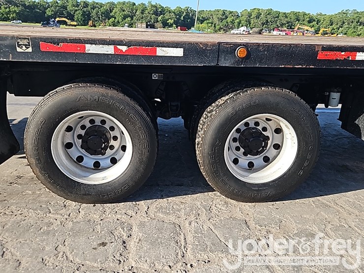 2015-peterbilt-348-image-8
