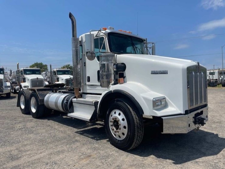 2019-kenworth-t800-image-3