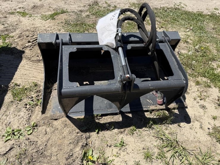 wolverine-mini-skidsteer-grapple-bucket-image-1