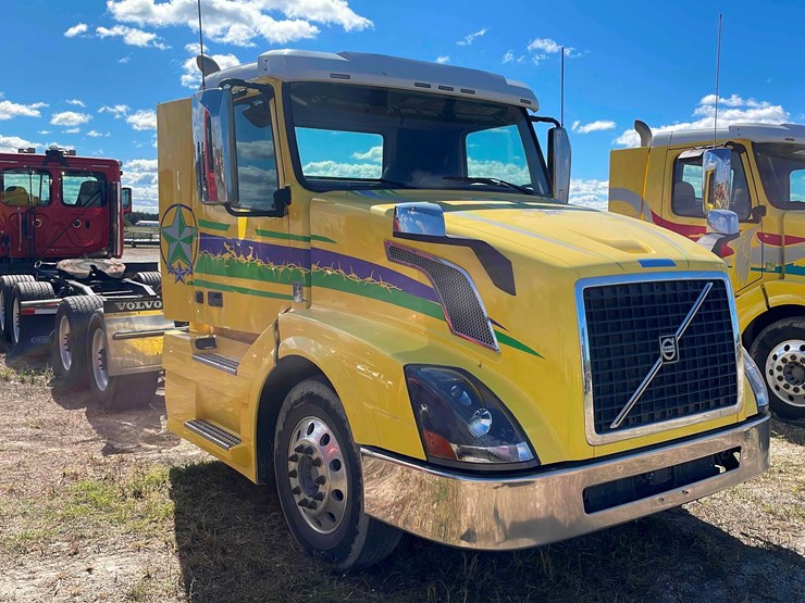 2016-volvo-vn-image-2