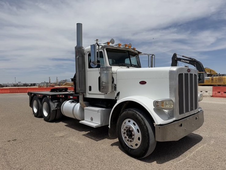2009-peterbilt-388-image-3