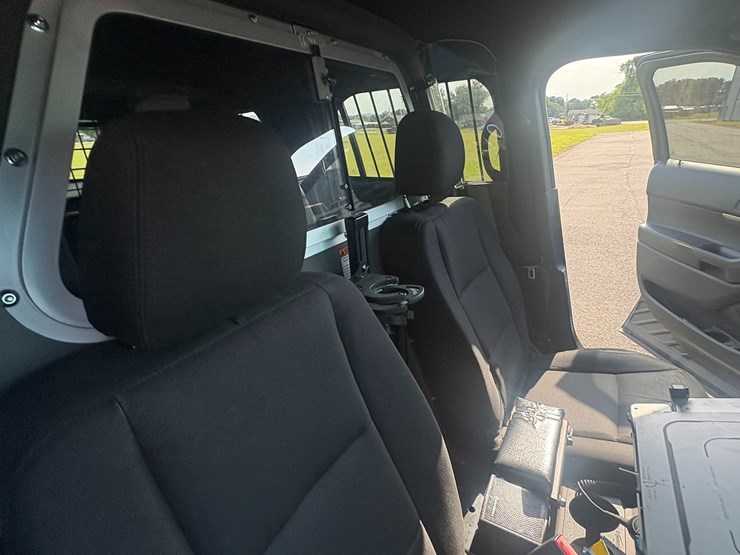2016-ford-explorer-image-53