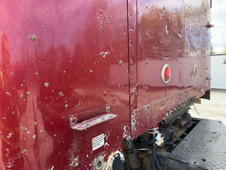 2000-freightliner-fld120-image-17