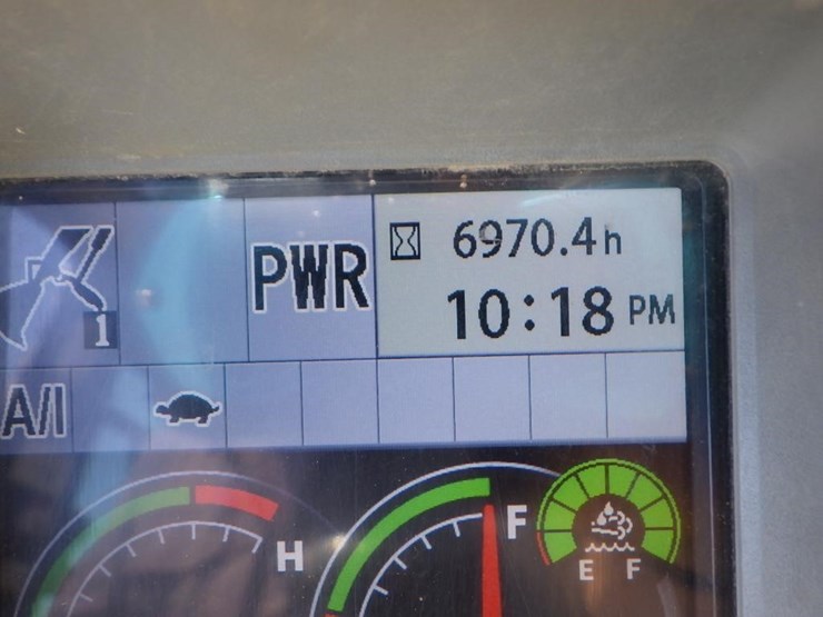 deere-245g-lc-image-58