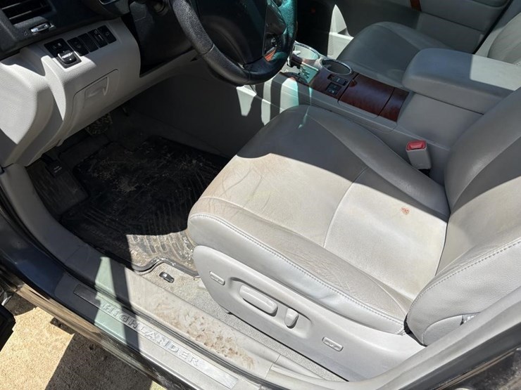 2010-toyota-highlander-image-7