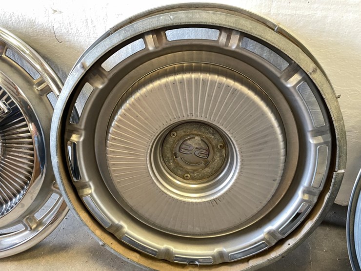 #5358-•-set-of-(4)-1963-impala-s/s-hubcaps-(las-cruces,-nm)-image-15