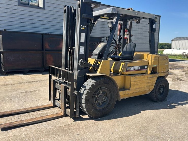 caterpillar-dp40-image-1