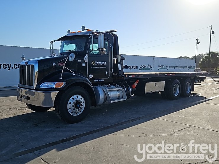 2015-peterbilt-348-image-1