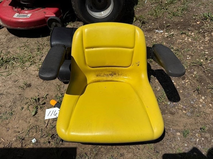 john-deere-la-image-2
