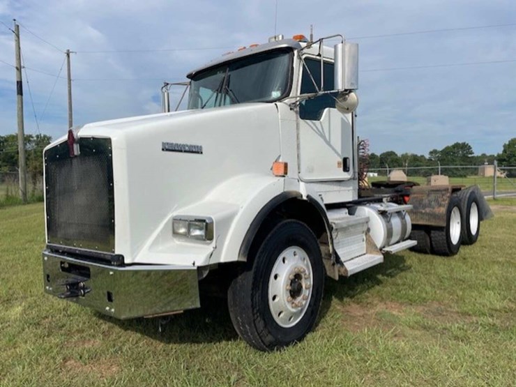 2019-kenworth-t800-image-1