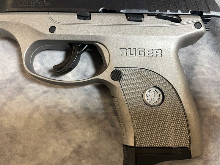 #10281-•-ruger-ec9s-9mm-luger-pistol,-sn:-461-74121-image-11