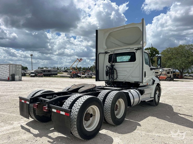 2021-international-rh613-t/a-day-cab-truck-tractor-image-3