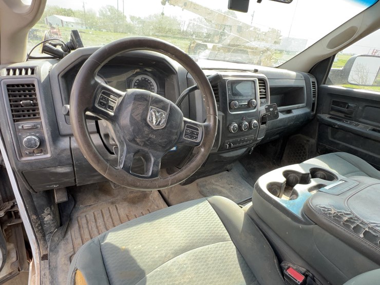 2014-dodge-3500-image-10
