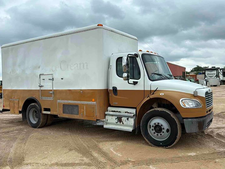 2011-freightliner-m2-image-3