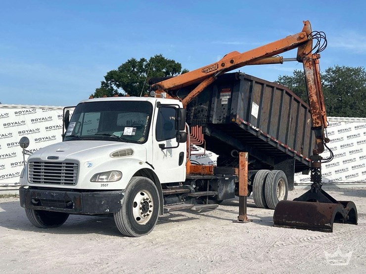 2015-freightliner-m2-106-image-39