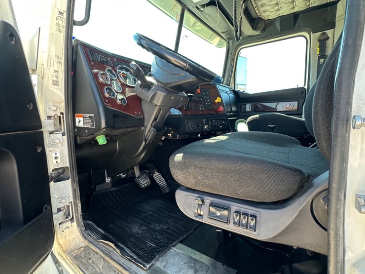 2022-western-star-dump-truck-image-6