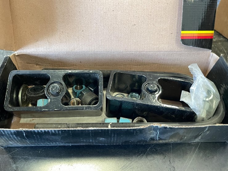 #5415-•-lot-of-newer-car-parts,-some-new-(las-cruces,-nm)-image-28