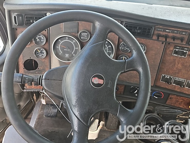 2005-kenworth-t800-image-37