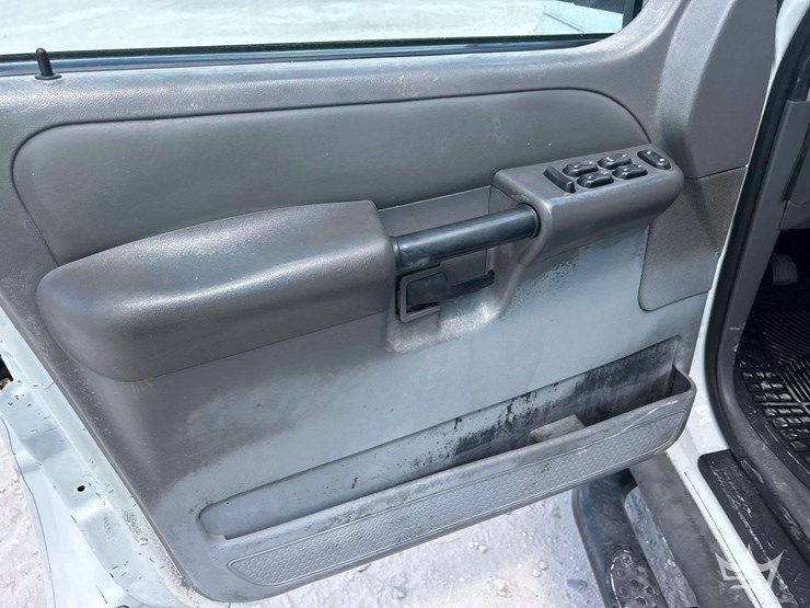 2004-ford-explorer-sport-trac-image-11