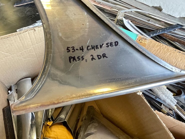#5398-•-huge-lot-of-classic-car-chrome-trim-(las-cruces,-nm)-image-12