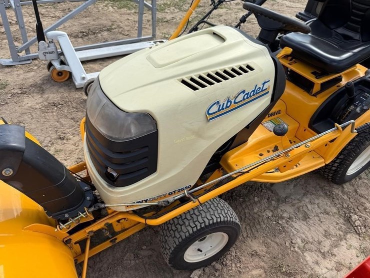 cub-cadet-gt2550-image-3
