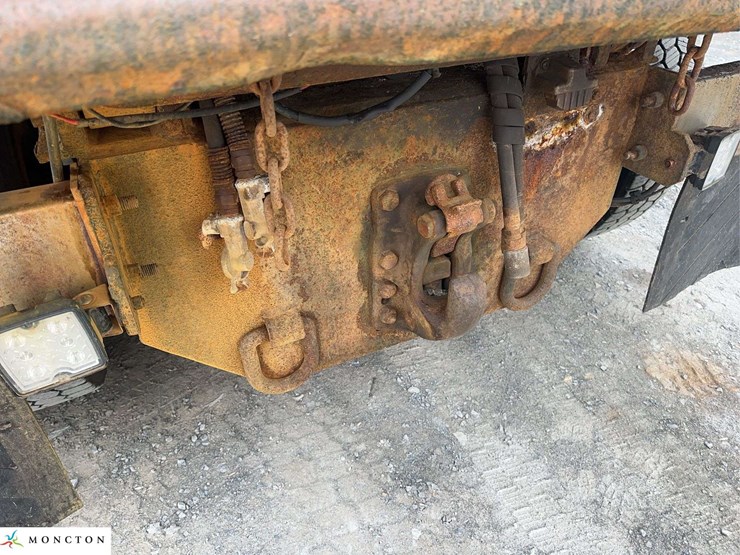 2016-freightliner-114sd-image-17