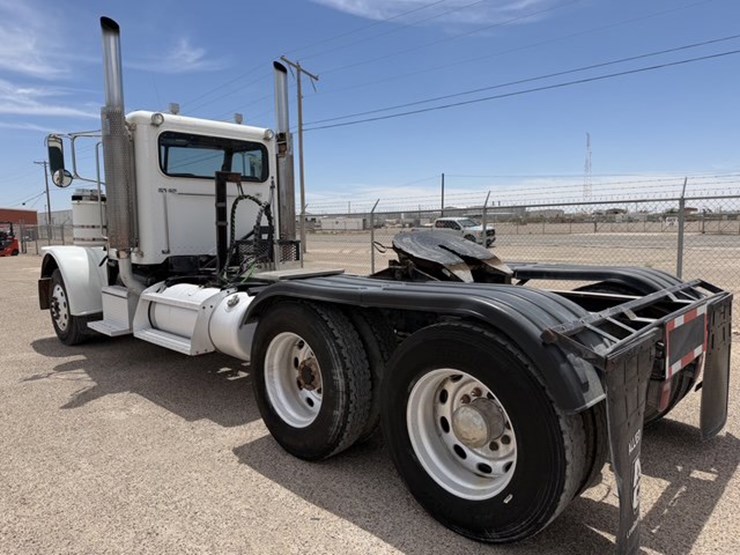 2009-peterbilt-388-image-9