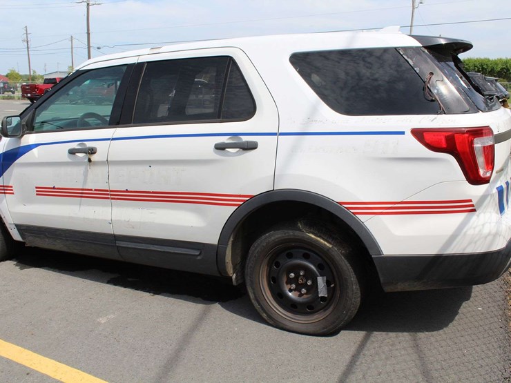 2016-ford-explorer-image-7