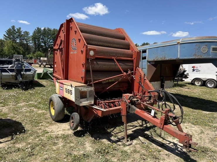 omc-roll-baler-595-round-baler-image-3