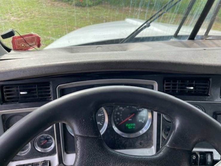 2019-kenworth-t800-image-11