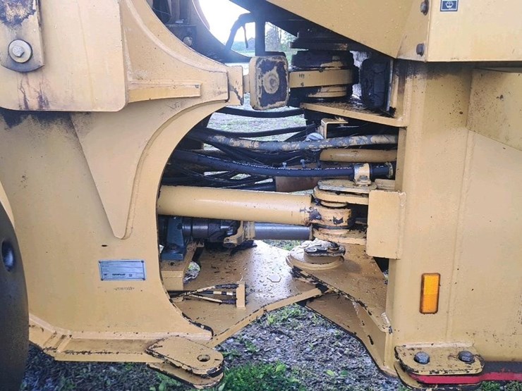 caterpillar-928g-image-25