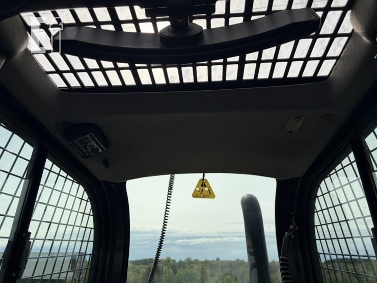 new-holland-l220-image-10