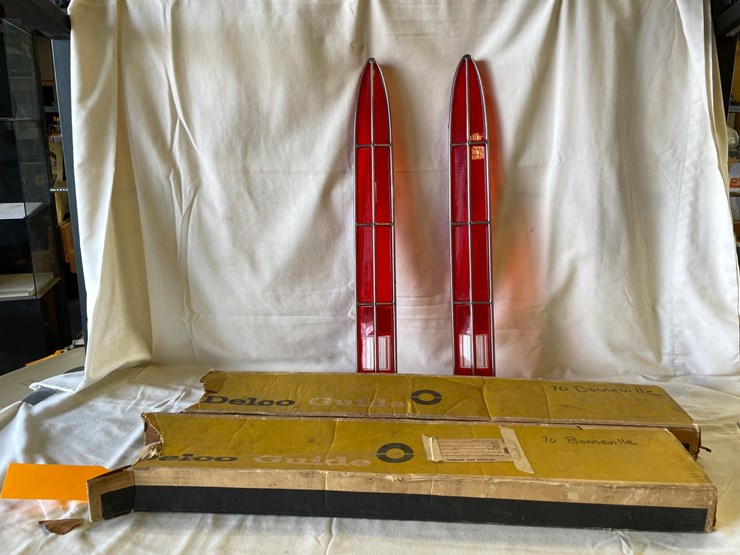#5374-•-pontiac-bonneville-tail-light-lenses-(las-cruces,-nm)-image-1