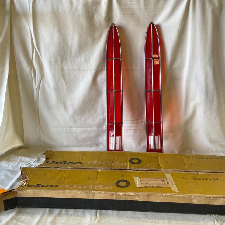 #5374 • Pontiac Bonneville Tail Light Lenses (Las Cruces, NM)