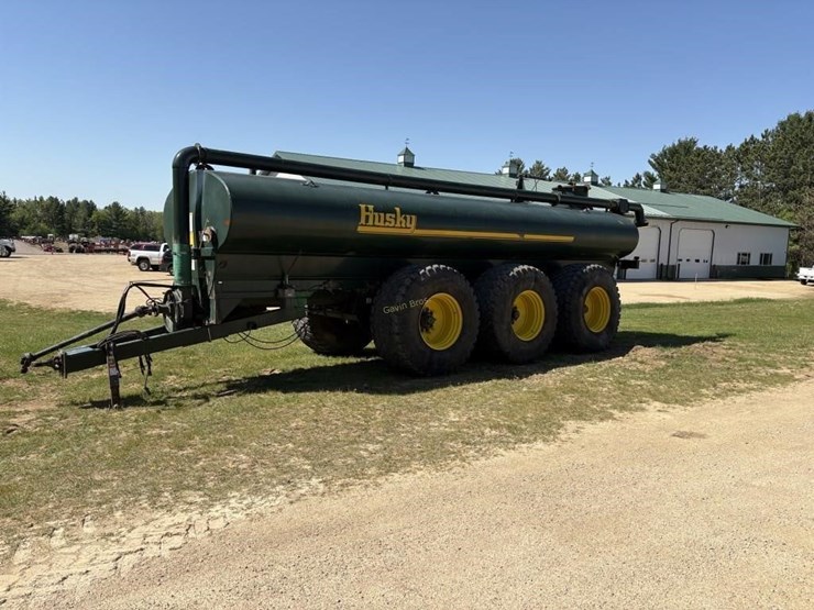husky-8000-gallon-manure-tanker-image-1