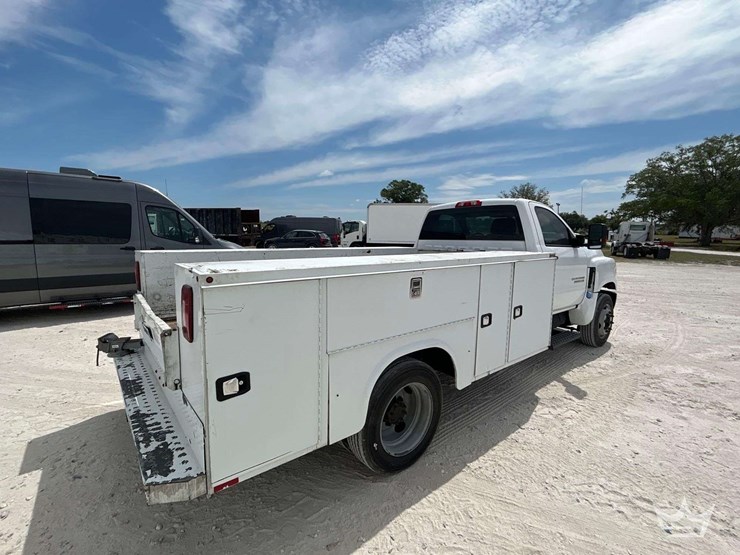 2019-chevrolet-silverado-5500hd-image-3