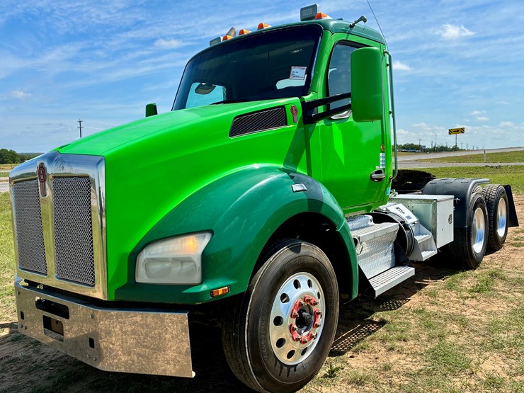 2020-kenworth-t880-image-1