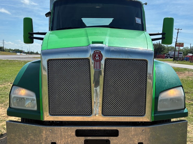 2020-kenworth-t880-image-2