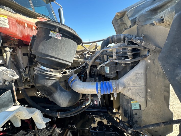 2022-western-star-dump-truck-image-9