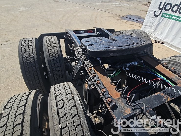 2019-freightliner-cascadia-116-image-34