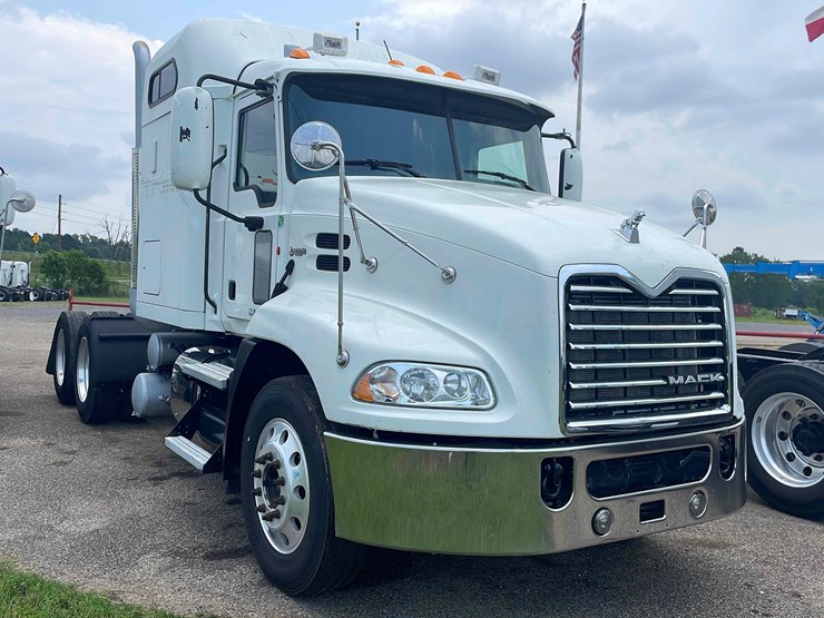 2014-mack-cxu613-image-2