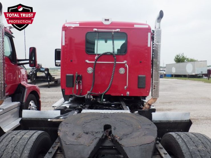 2023-kenworth-t680-image-12