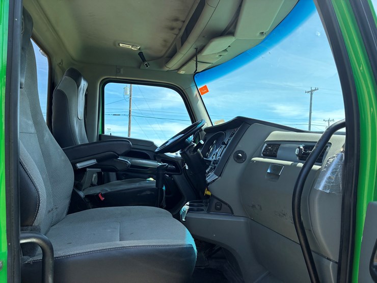 2020-kenworth-t880-image-8